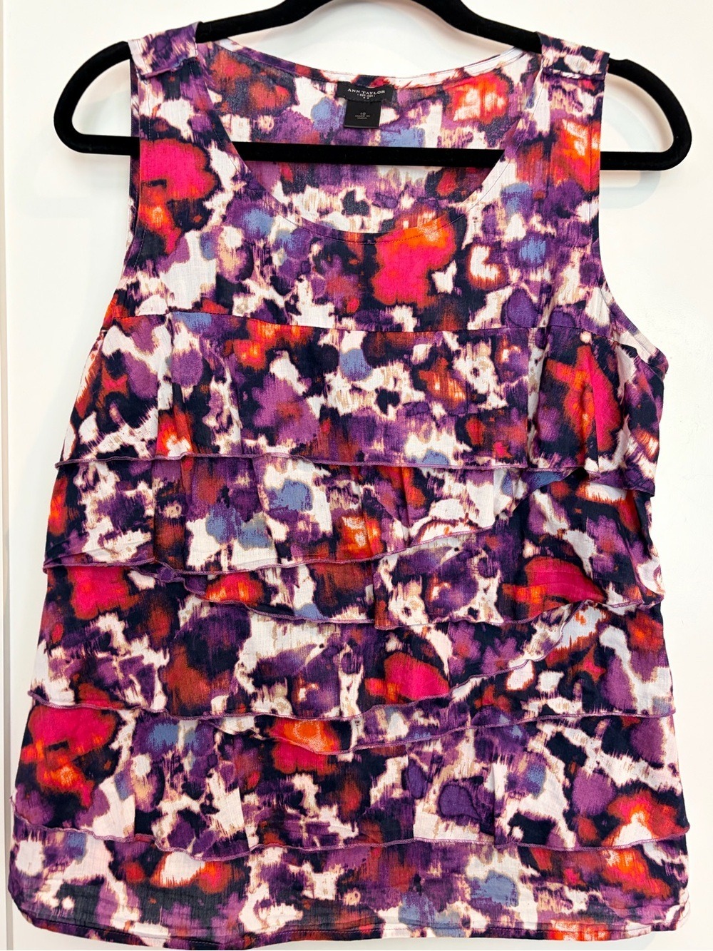 Ann Taylor Tiered Ruffle Floral Sleeveless Blouse Size 10 Purple Pink Career